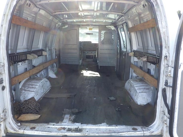 2013-ford-cargo-image-9