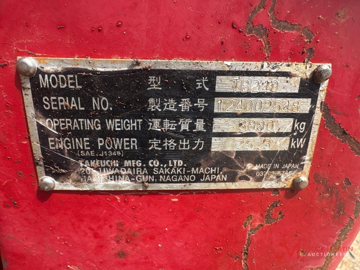2017-takeuchi-tb240-image-16