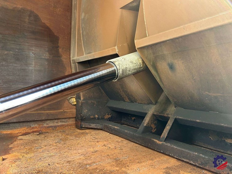 2013-ud-ud3300-s/a-garbage-truck-image-91