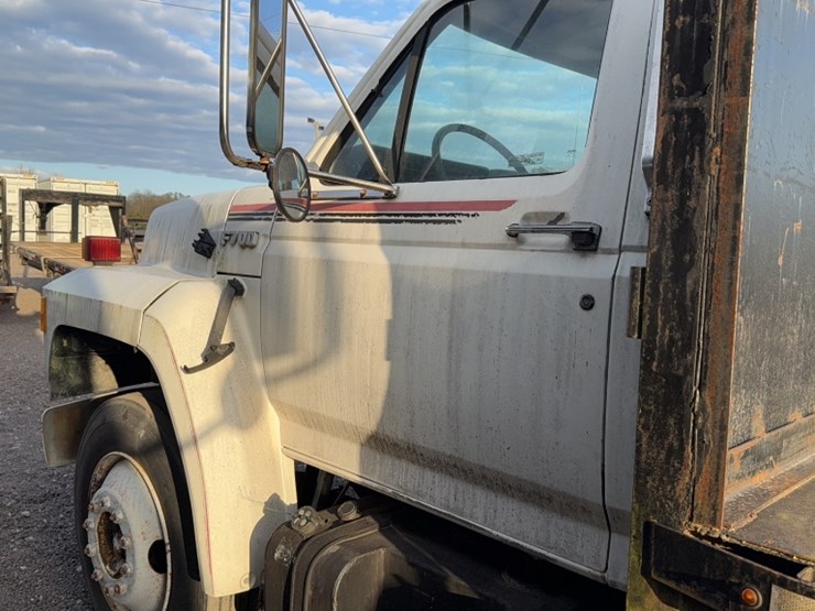 1994-ford-f700-image-13