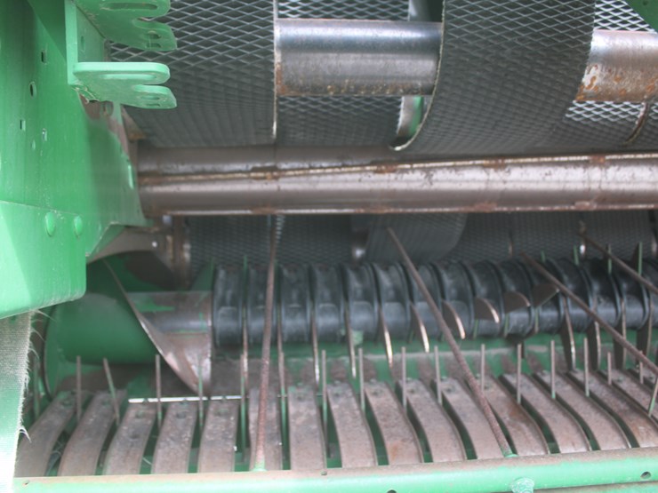 john-deere-560m-image-35