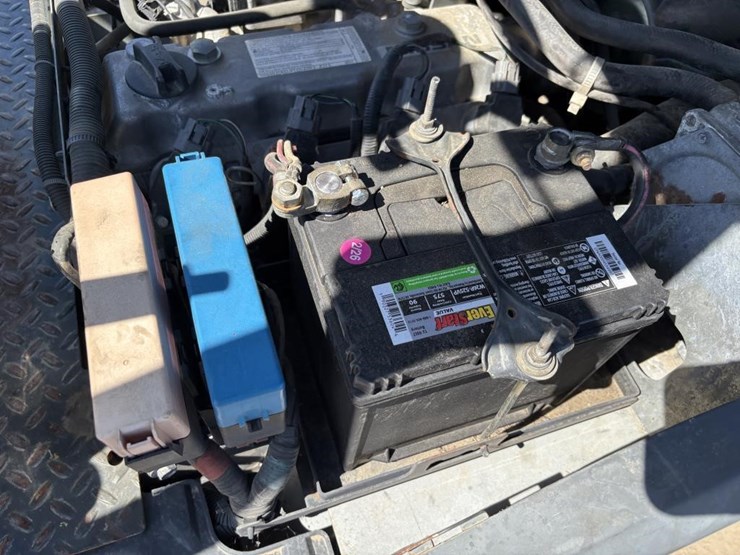 2011-nissan-mcp1f2a25lv-image-29