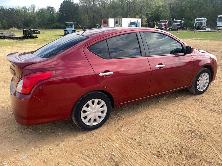 2019-nissan-versa-sv-4-door-sedan-(114,431-miles)-image-3