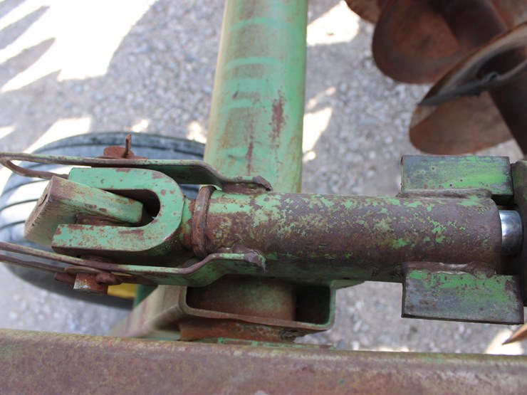 john-deere-235-image-32