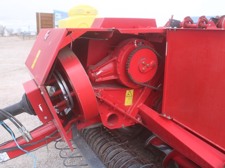 2015-massey-ferguson-1840-image-38