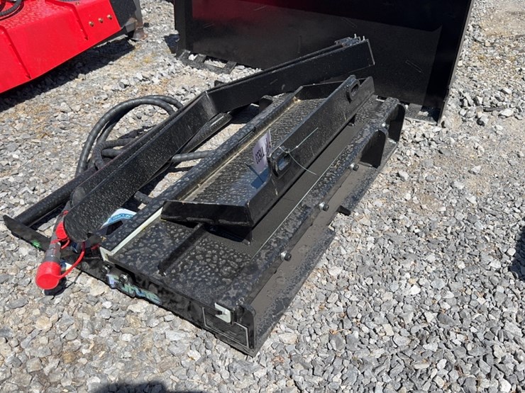 #6081-•-future-30"-dingo-pallet-forks-image-1