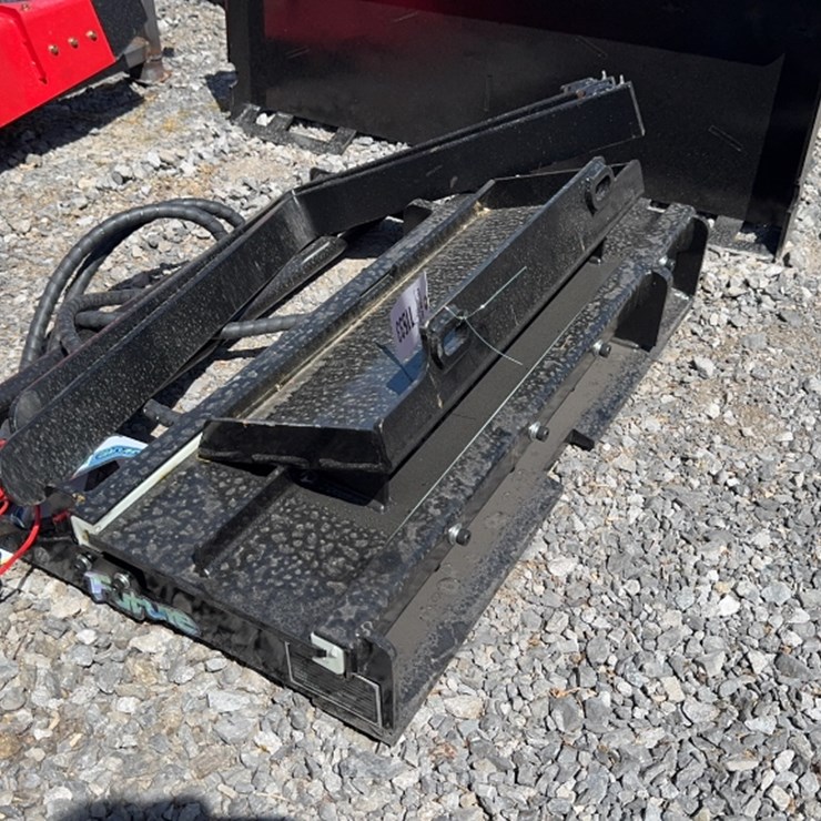 #6081 • FUTURE 30" DINGO PALLET FORKS