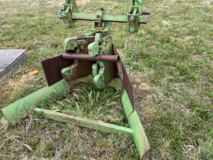 #4090-•-3-point-v-trencher-image-5