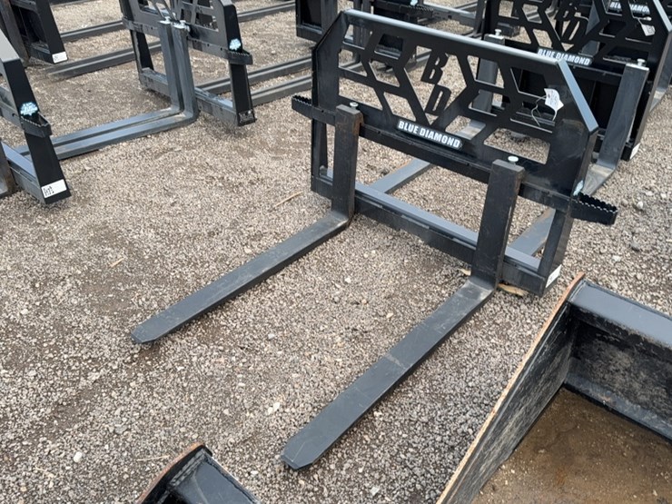 #2030-•-blue-diamond-42"-skid-steer-pallet-forks-image-1