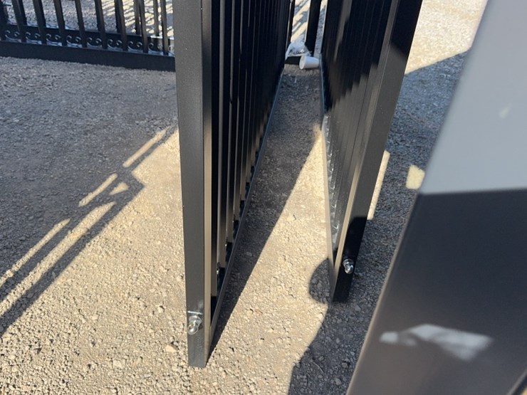 #1087-•-14'-bi-parting-wrought-iron-gate-w/-horse-scene-image-12