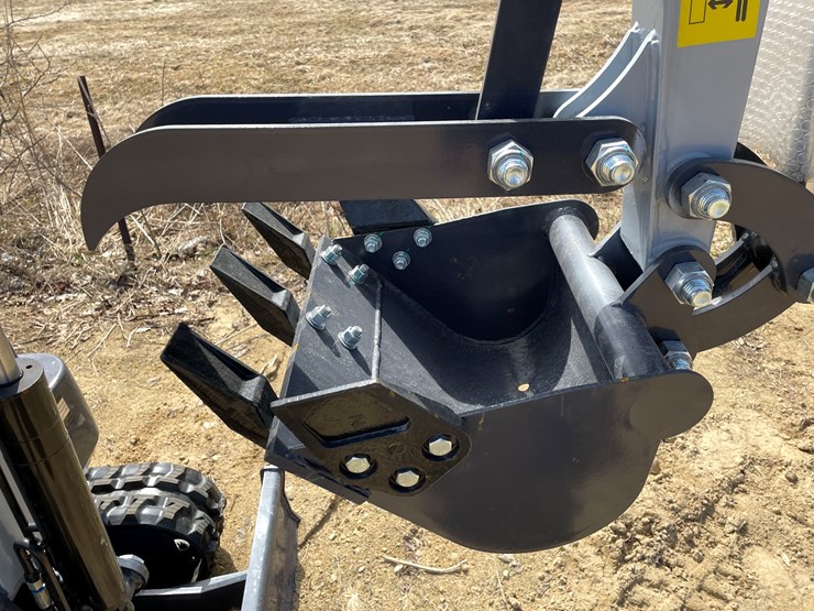 #902-•-new-land-hero-rt15r-mini-excavator-image-31