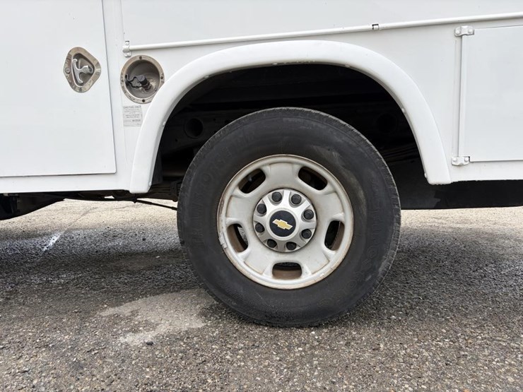 2011-chevrolet-2500-image-5