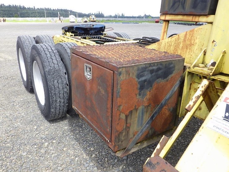 1984-ford-9000-image-18