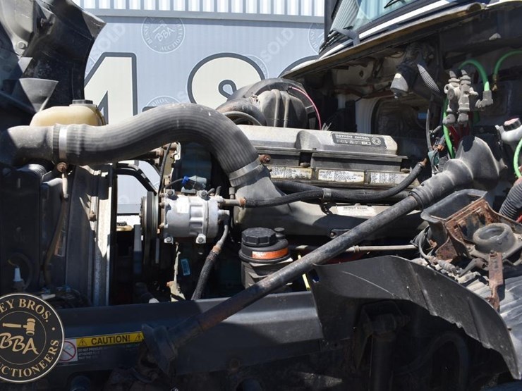 1999-volvo-vnl64t300-image-30