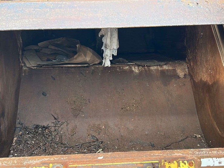 2013-ud-ud3300-s/a-garbage-truck-image-96