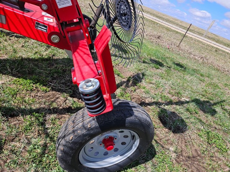 massey-ferguson-12-image-25