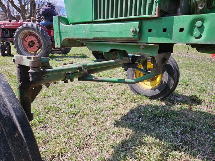 john-deere-4010-image-38