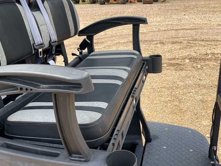 2023-bintelli-electric-6-seater-golf-cart-w/-on-board-charger-(38-miles-showing)-image-13