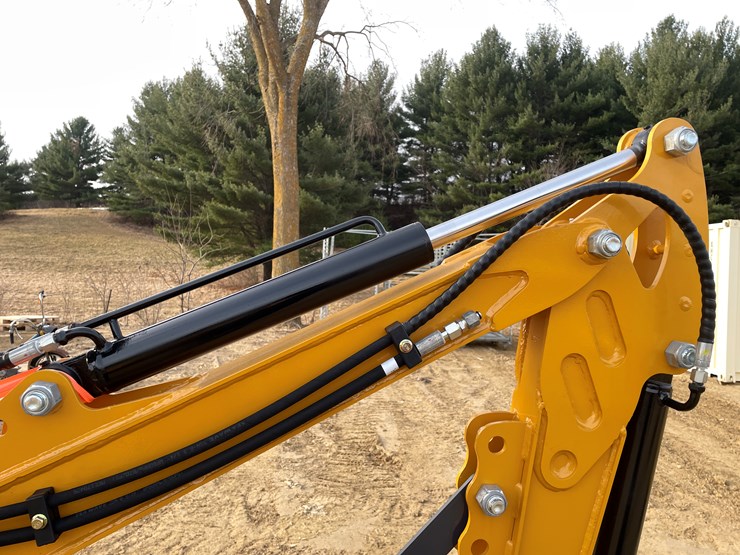 #1038-•-new-ats-rt15r-mini-excavator-image-24