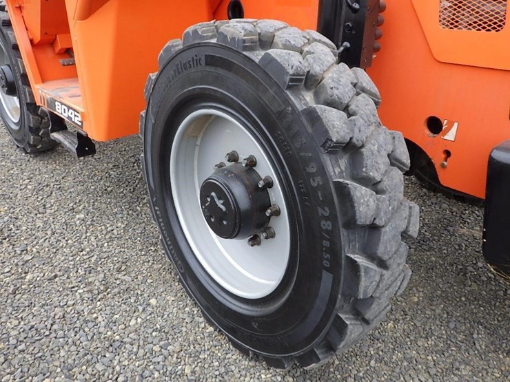 2018-jlg-8042-image-22
