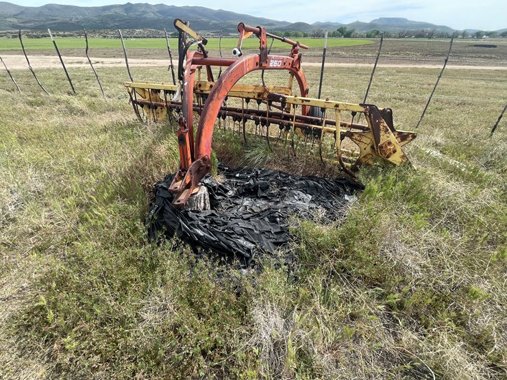 new-holland-260-image-2