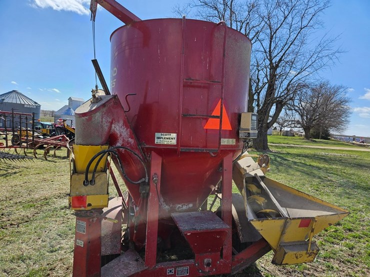 new-holland-355-image-37