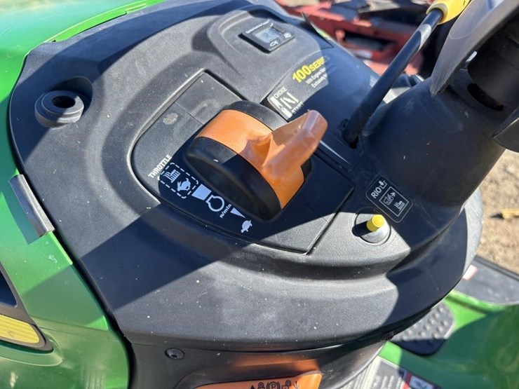 2016-john-deere-d110-image-11