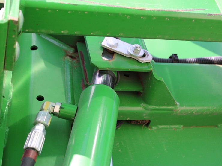 2022-john-deere-560r-image-34
