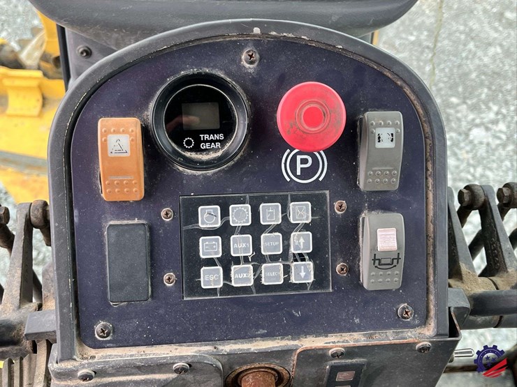 2003-volvo-g710b-image-64