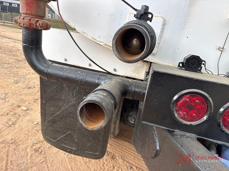 2001-mack-ch613-image-17