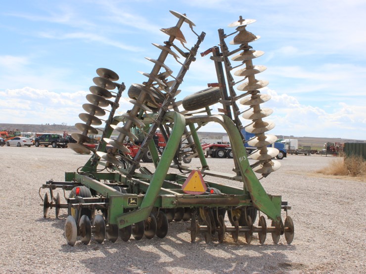 john-deere-235-image-5