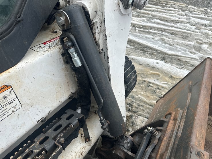 2022-bobcat-t770-image-22