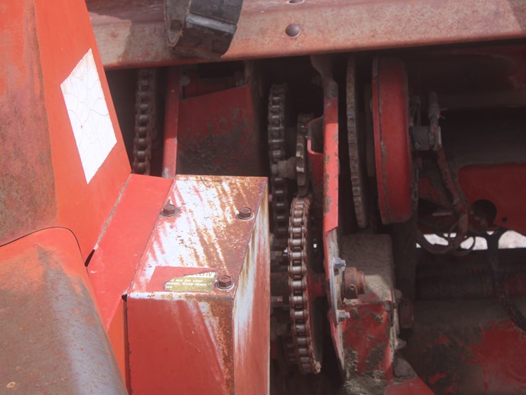 international-830-image-30