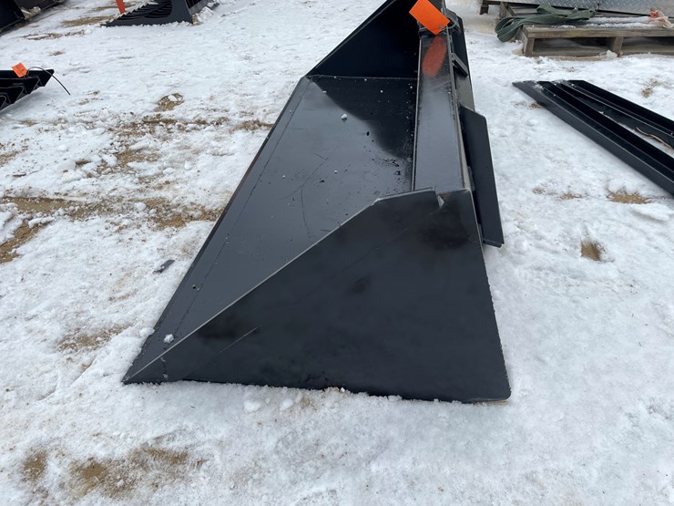 #2040-•-skid-steer-mount-90"-bucket-with-blade-image-8