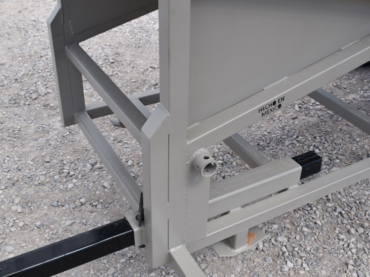 #1084-•-new-circle-t-portable-loading-chute-with-catwalk-image-14