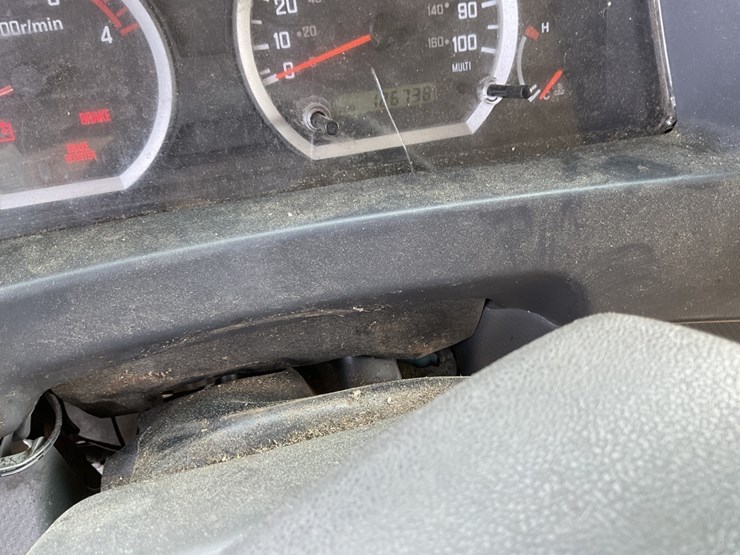 2017-isuzu-nqr-image-13