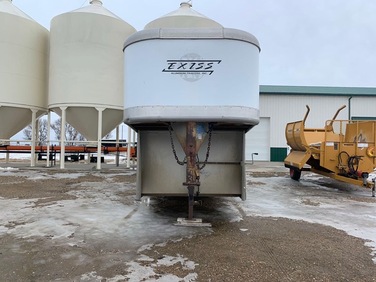 2003-exiss-sport-horse-trailer-image-2