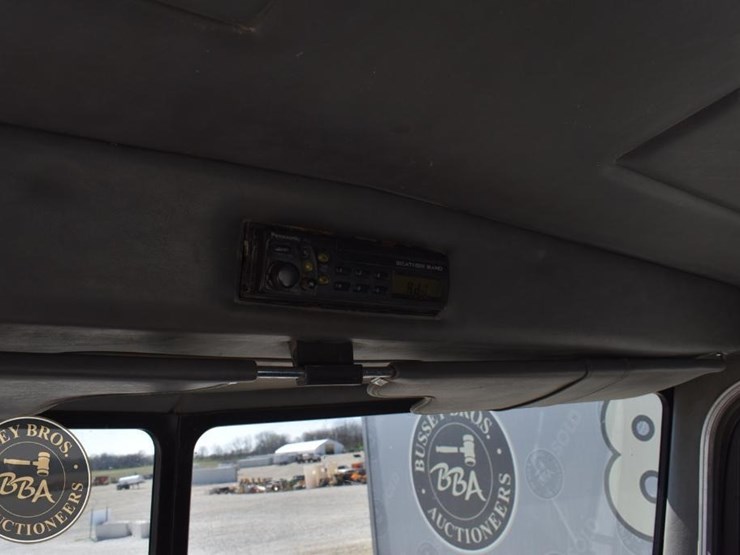 2002-peterbilt-385-image-49