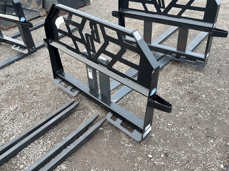 #2027-•-blue-diamond-48"-skid-steer-pallet-forks-image-3