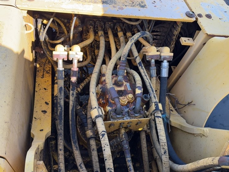 komatsu-pc200-lc-6le-image-10