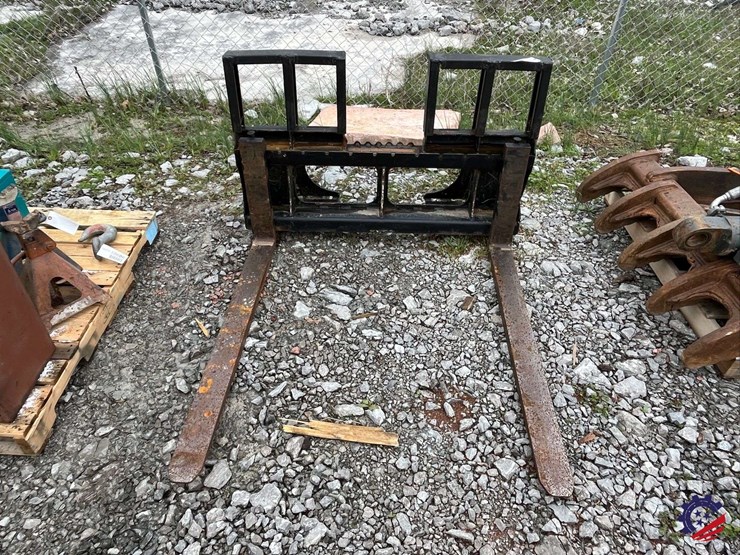 48”-adjustable-forks-attachment-image-6