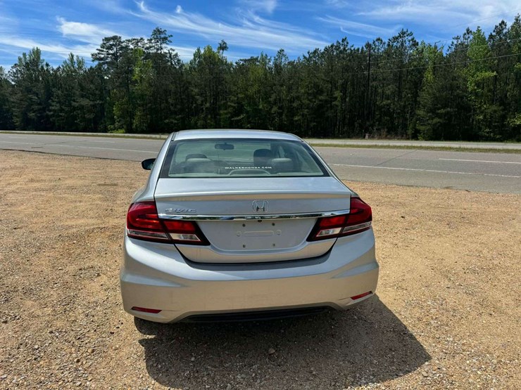 2015-honda-civic-4-door-sedan-(249,847-miles)-image-5