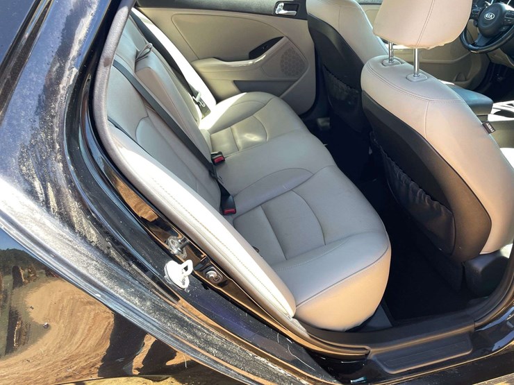 2015-kia-optima-4-door-sedan-(87,692-miles)-image-16