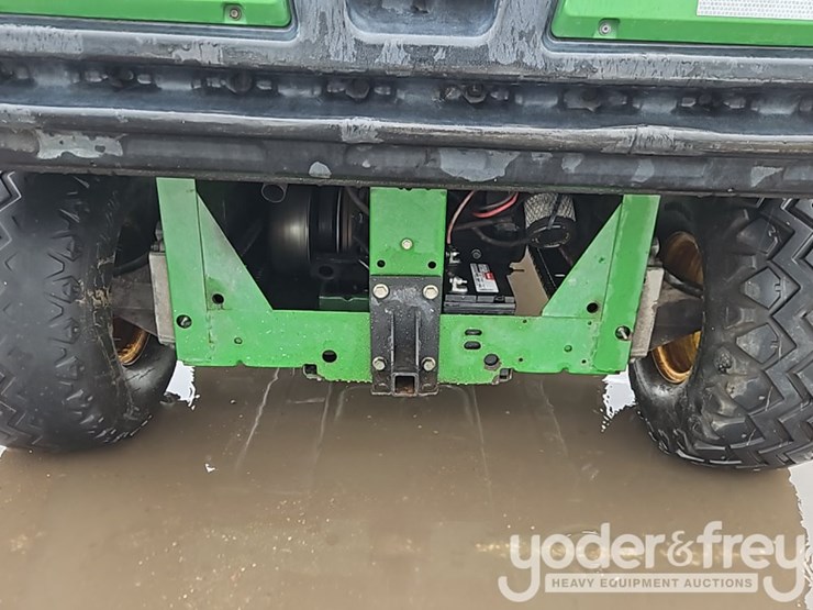 2016-john-deere-gator-image-13