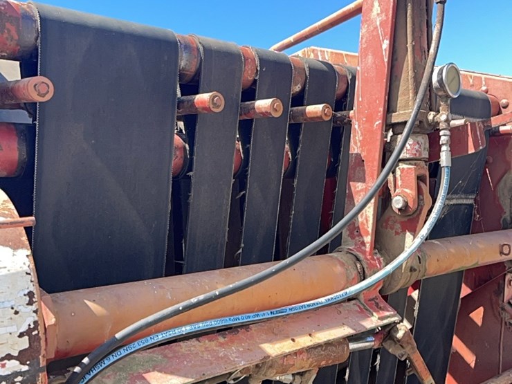 massey-ferguson-1560-image-4