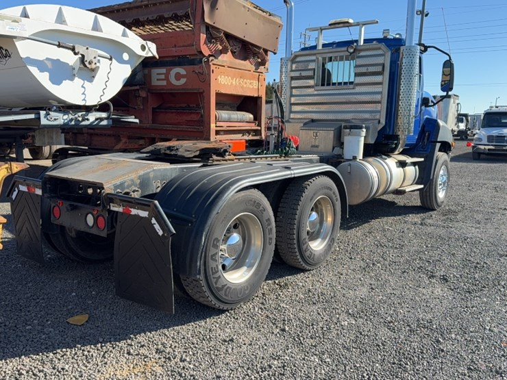 2016-caterpillar-ct660-image-7