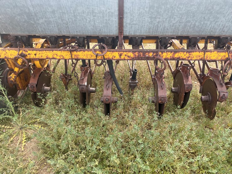 #4057-•-minneapolis-moline-grain-drill-image-10