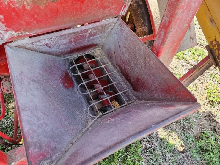 new-holland-355-image-32