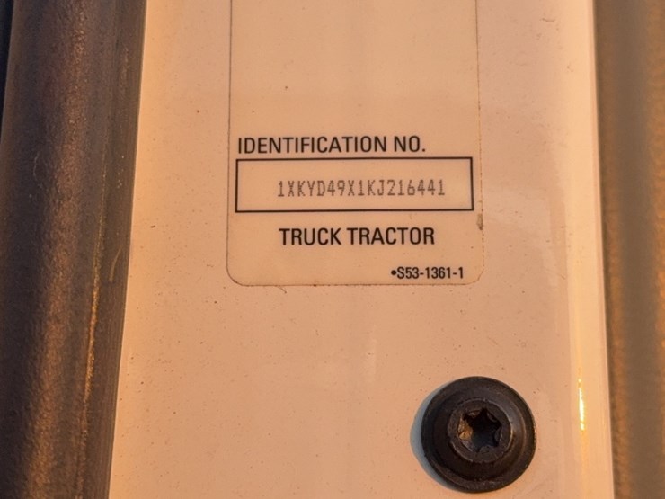 2019-kenworth-t680-image-13