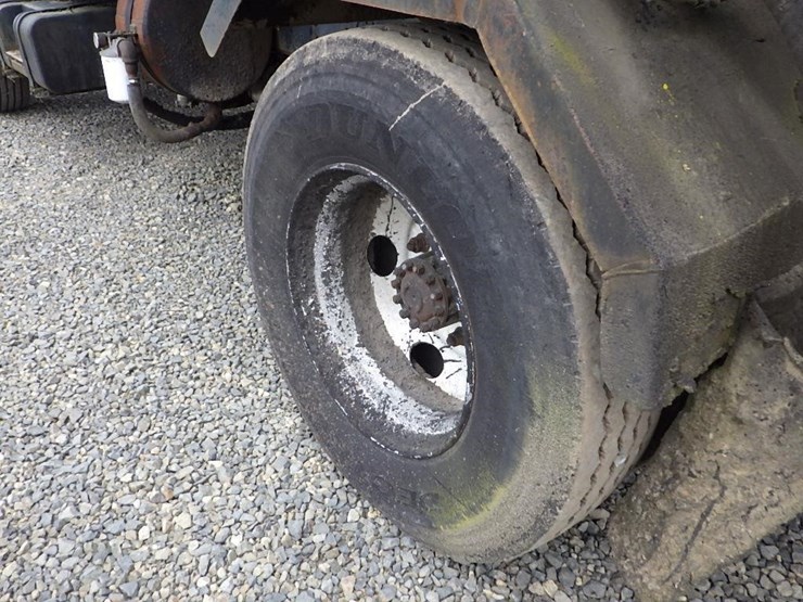 1995-ford-f800-image-28